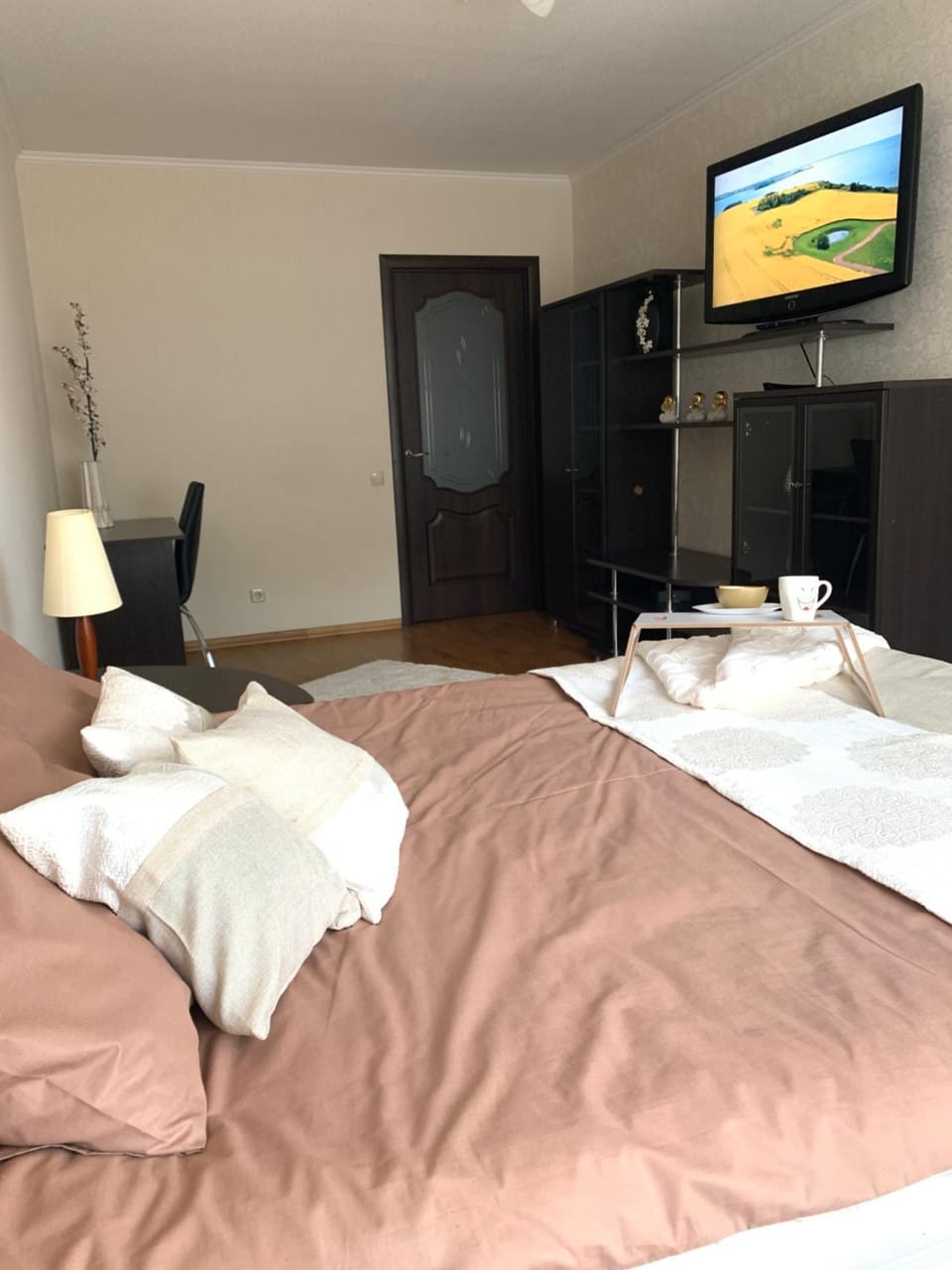 Bed, TV and multimedia, Bedroom, towels