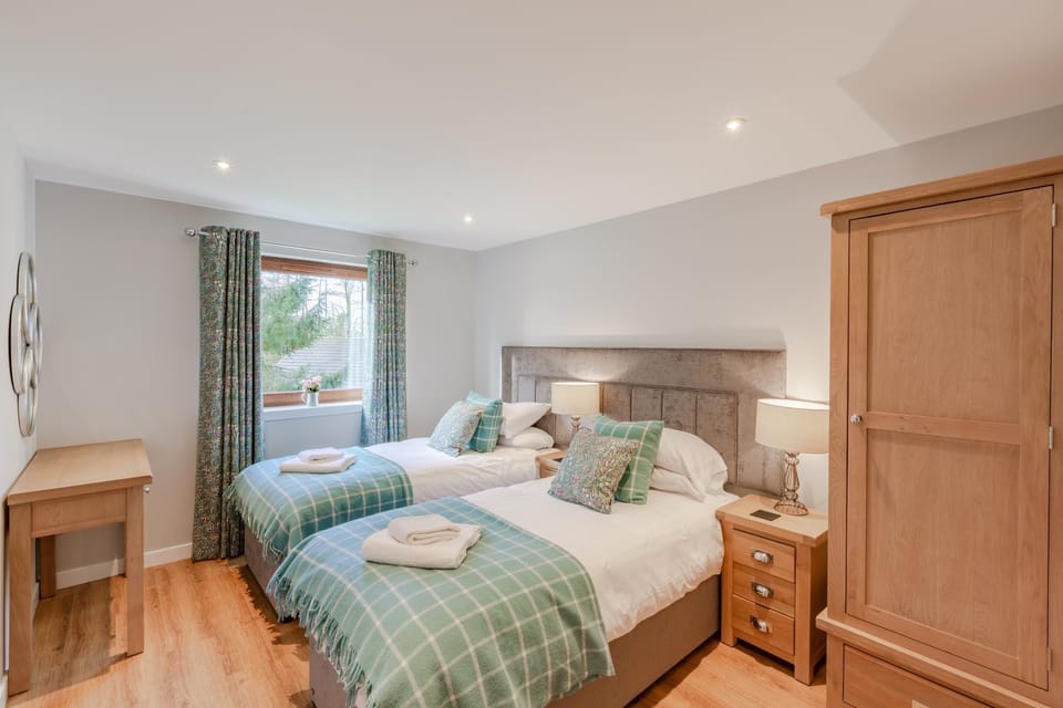 Bed, Bedroom, towels, wardrobe