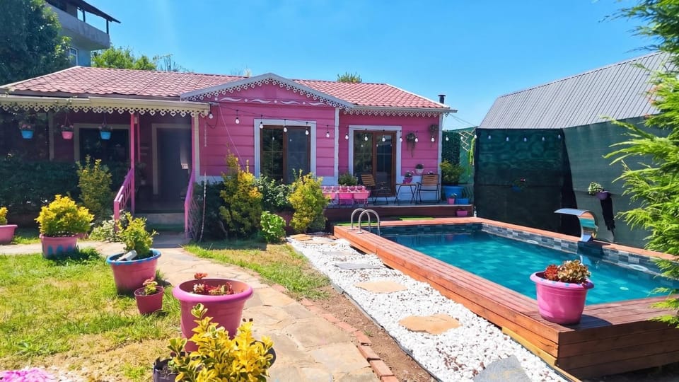 Property building, Patio, Spring, Day, Garden, Garden view, Pool view, Swimming pool, sunbed