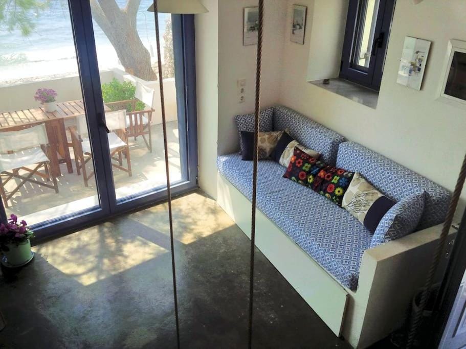 Floras Charming Waterfront Villa House in İzmir Province