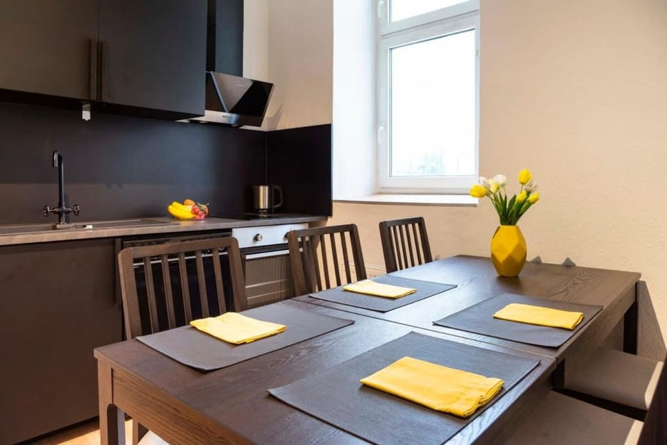 Spacious Family Apartment at Mauerpark plus SelfCheckIn Apartment in Berlin