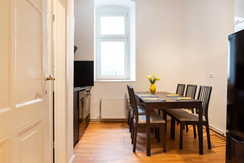 Spacious Family Apartment at Mauerpark plus SelfCheckIn Apartment in Berlin
