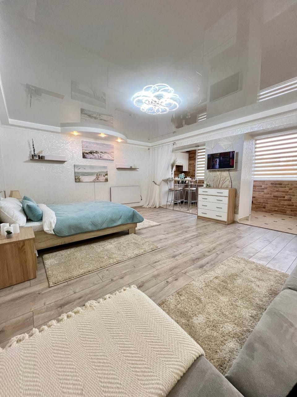Bed, TV and multimedia, Kitchen or kitchenette, Photo of the whole room, Seating area, Bedroom