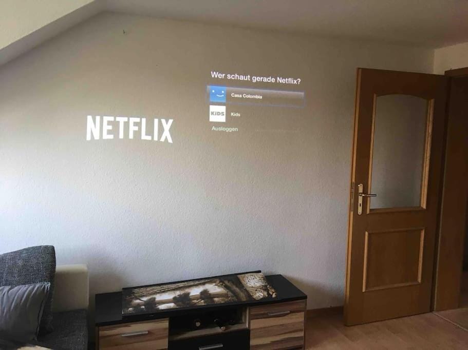Communal lounge/ TV room, TV and multimedia, Living room, Evening entertainment