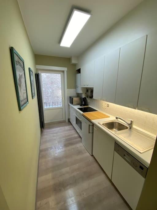 Kitchen or kitchenette, minibar, pet friendly, stove