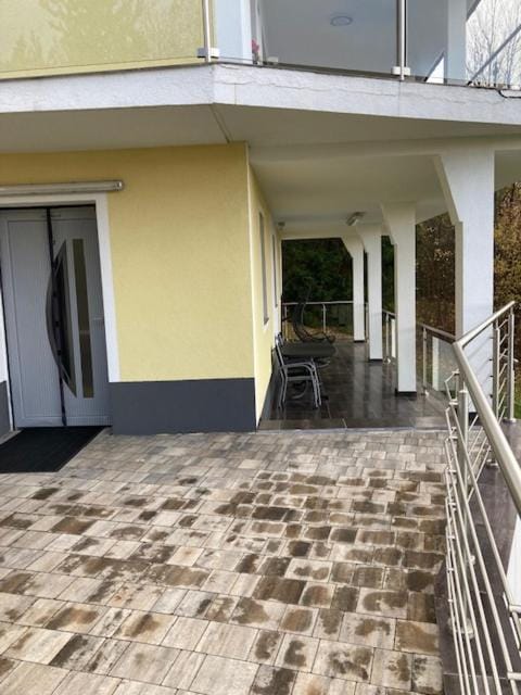 Property building, Balcony/Terrace