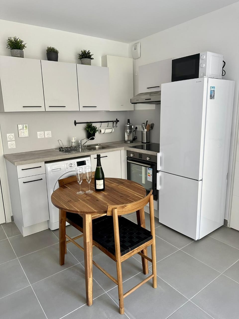 Kitchen or kitchenette, Dining area, minibar, pet friendly, stove, toaster