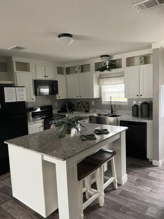 Kitchen or kitchenette, Dining area, dishwasher, oven, pet friendly, stove, toaster