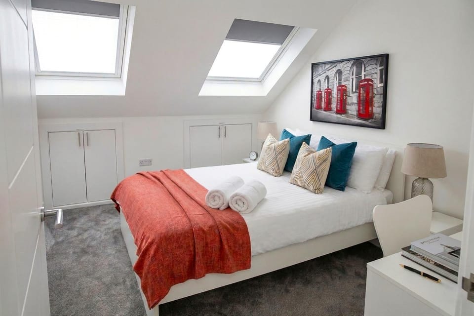 Bed, Photo of the whole room, Bedroom