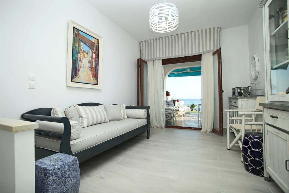 Photo of the whole room, Seating area