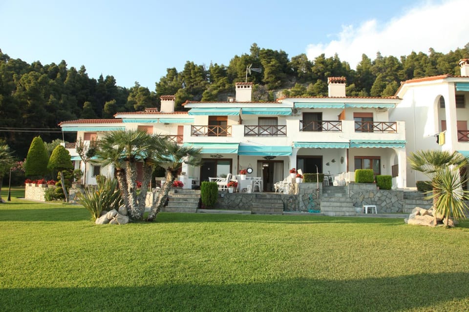 Property building, Garden, Garden view