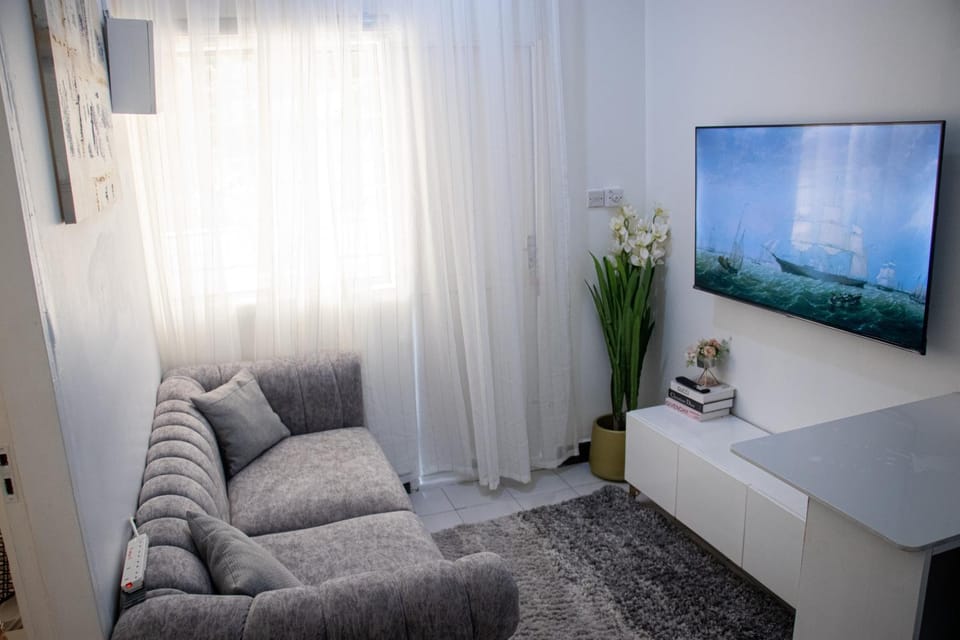 Communal lounge/ TV room, TV and multimedia, Living room, Seating area, Evening entertainment