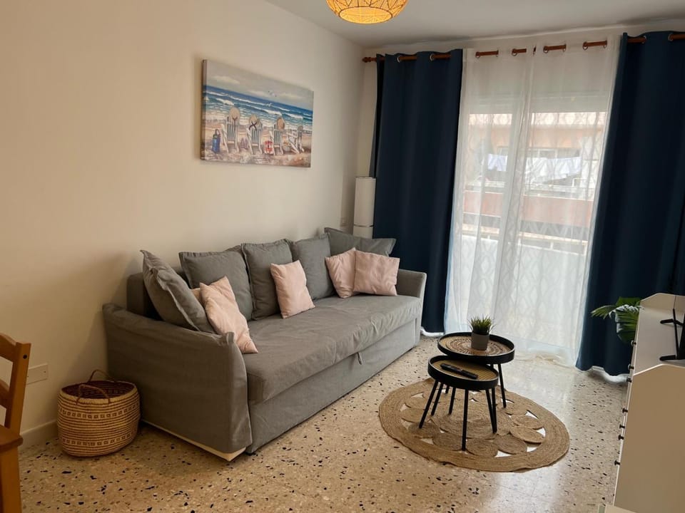 Day, Living room, Seating area