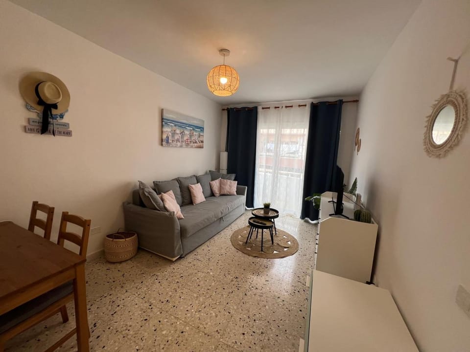 Day, Living room, Seating area