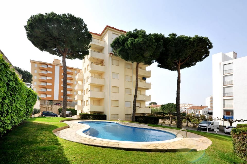 Property building, Facade/entrance, Off site