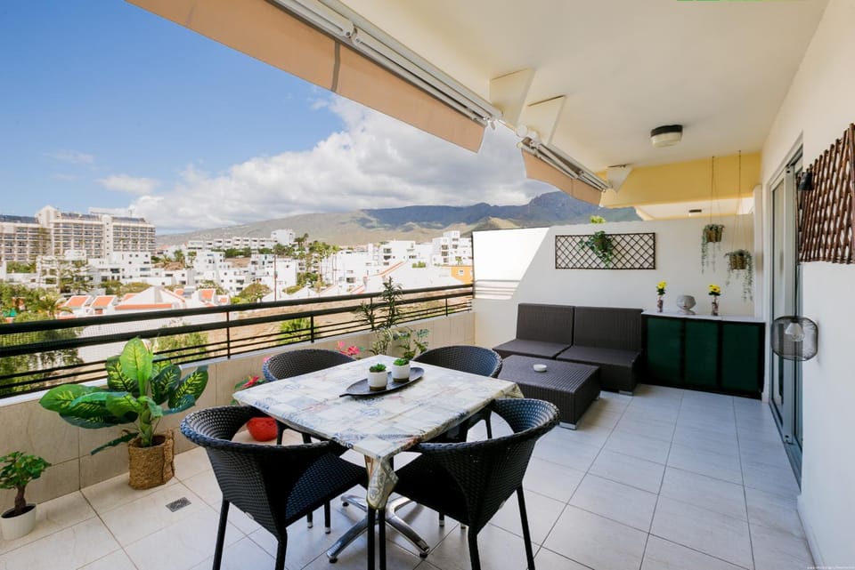 View (from property/room), Balcony/Terrace, Dining area