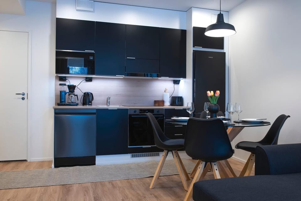 Kitchen or kitchenette, Dining area, minibar, pet friendly