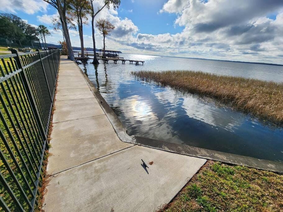 Paradise on Lake Harris Apt #102 Apartment in Leesburg