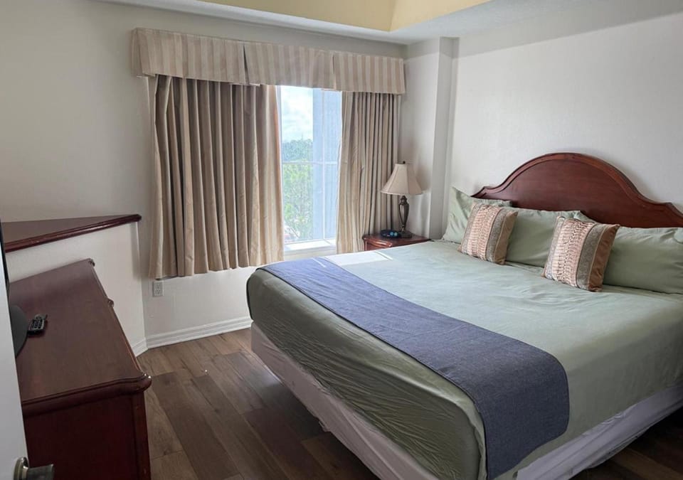 The Point Hotel & Suites - 604 Luxury - Close to Universal - Attraction Views near Orange County Convention Center Apartment hotel in Orlando