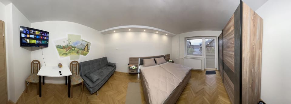 TV and multimedia, Seating area, Bedroom