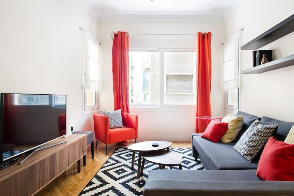 Athena's Nest- *best Location* A/C +HEAT! Apartment in Athens