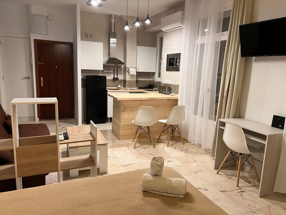 TV and multimedia, Kitchen or kitchenette, Dining area