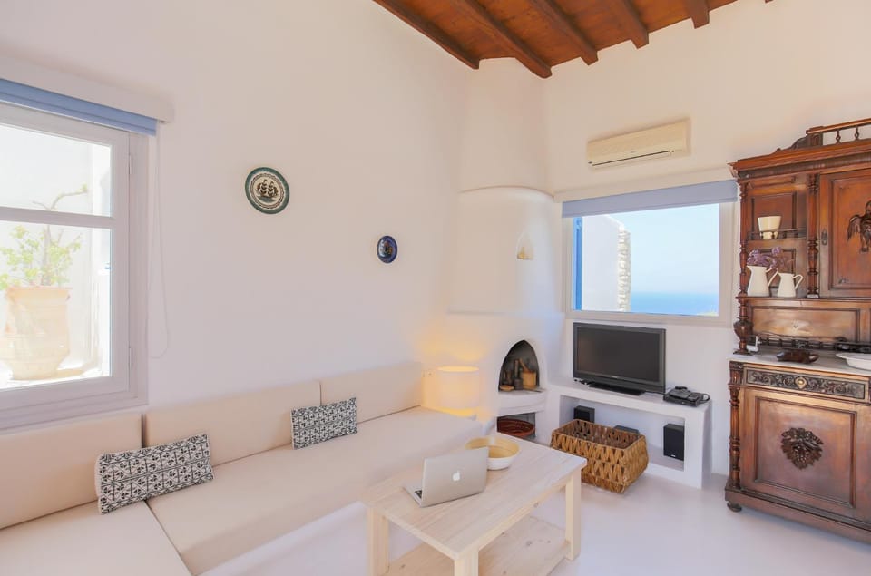 TV and multimedia, View (from property/room), View (from property/room), Living room, Other, Seating area, Sea view, Sea view, flat iron