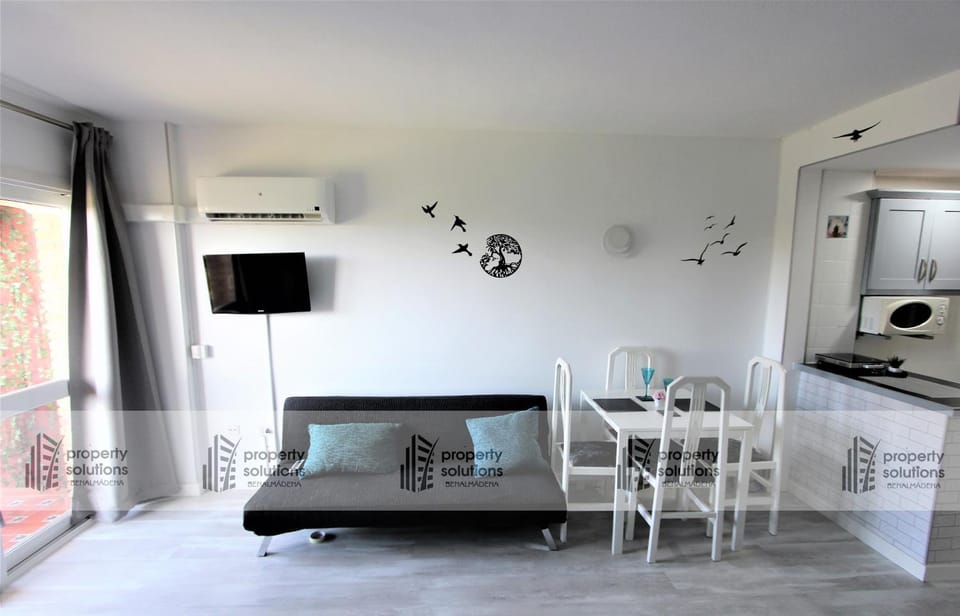 Photo of the whole room, Seating area, Dining area, air conditioner