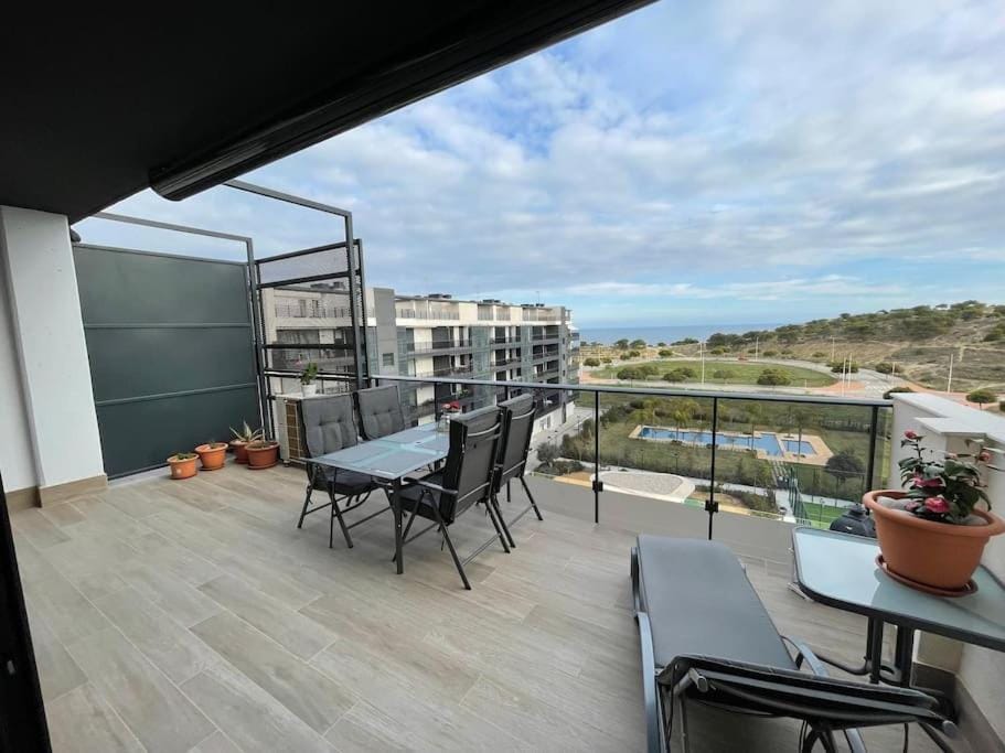 View (from property/room), Dining area, Pool view