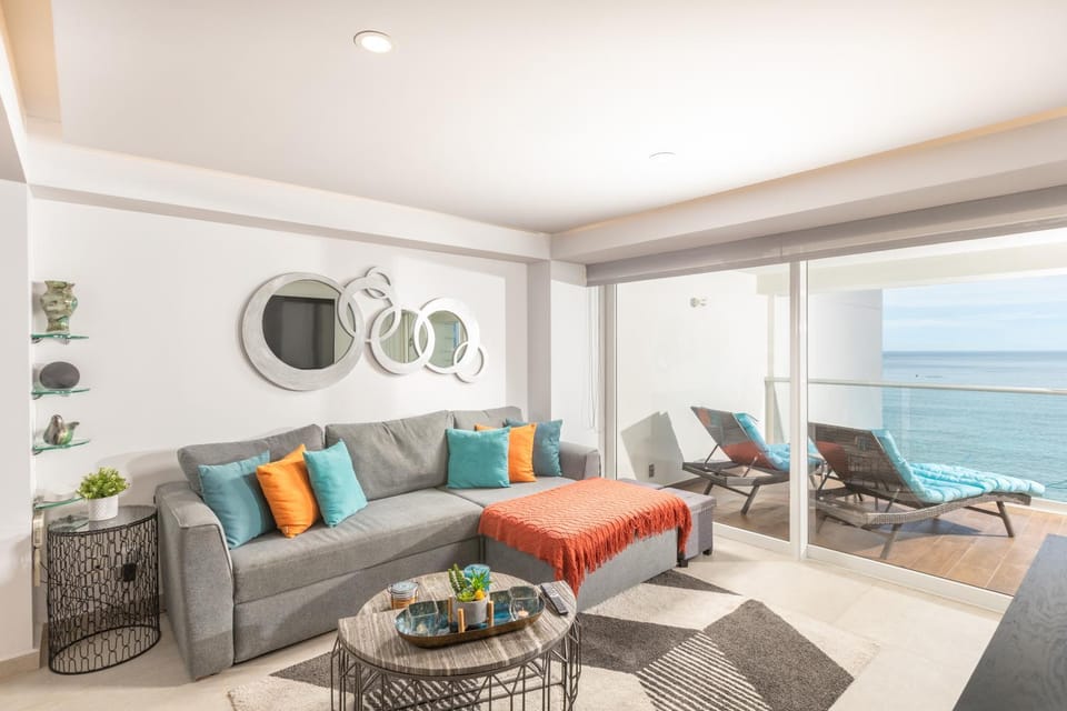 Natural landscape, TV and multimedia, Living room, Seating area, Sea view, sunbed
