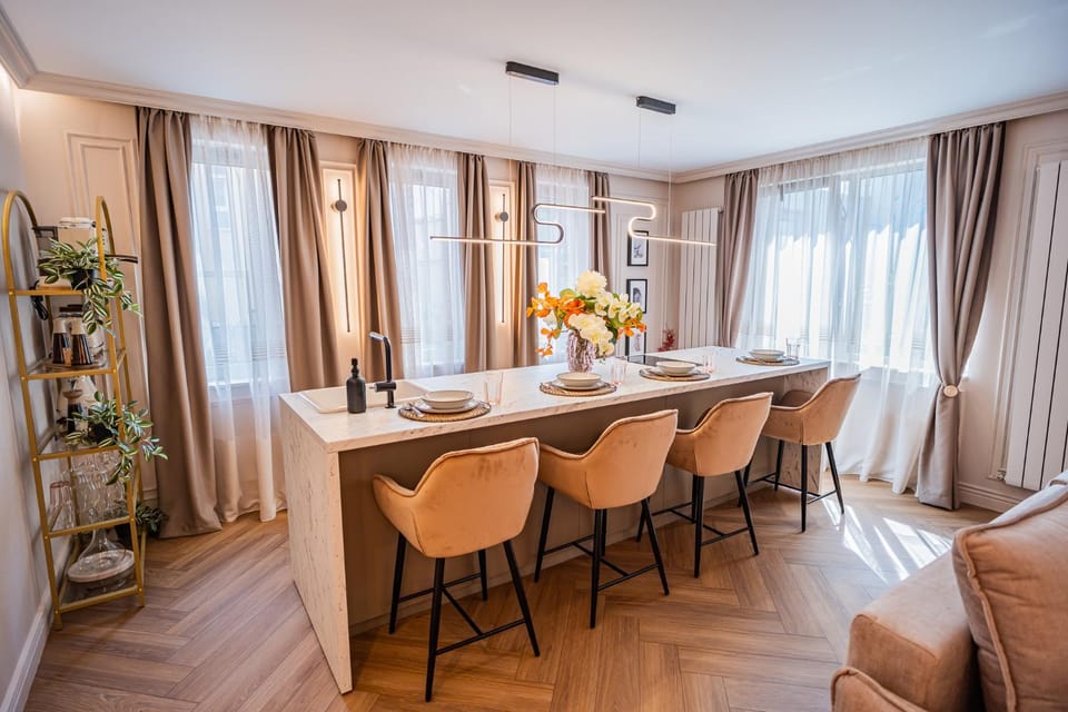 Living room, Seating area, Dining area