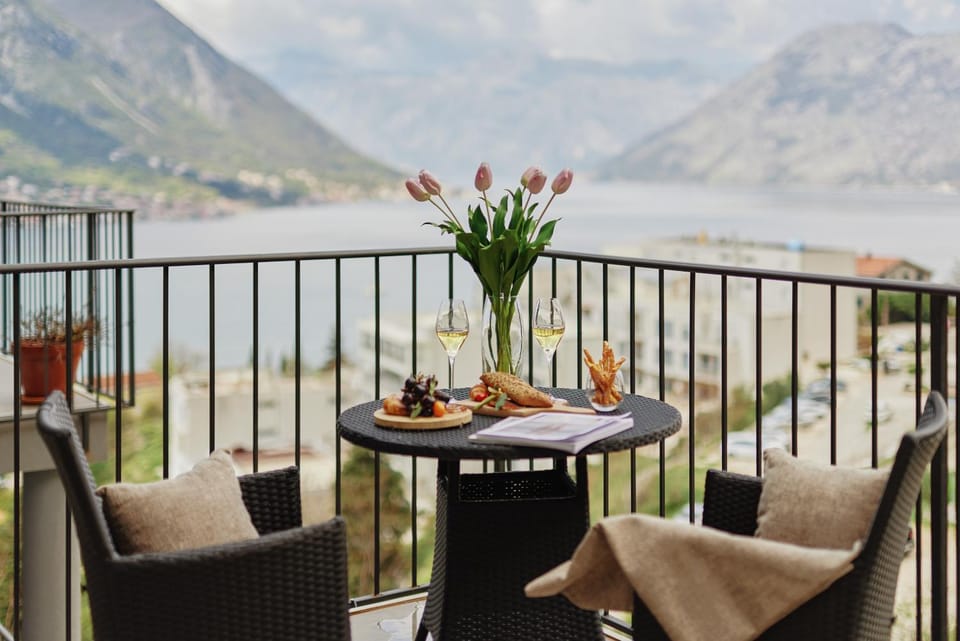 Apartment Boka with Sea View Apartment in Dobrota