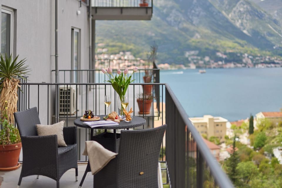 Apartment Boka with Sea View Apartment in Dobrota