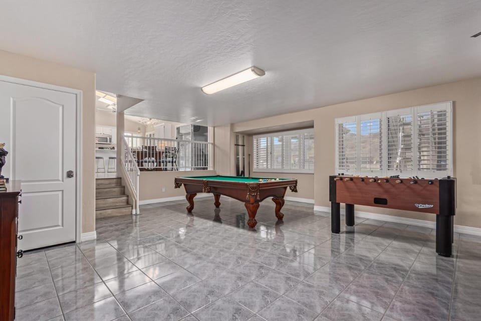 Billiard, Game Room