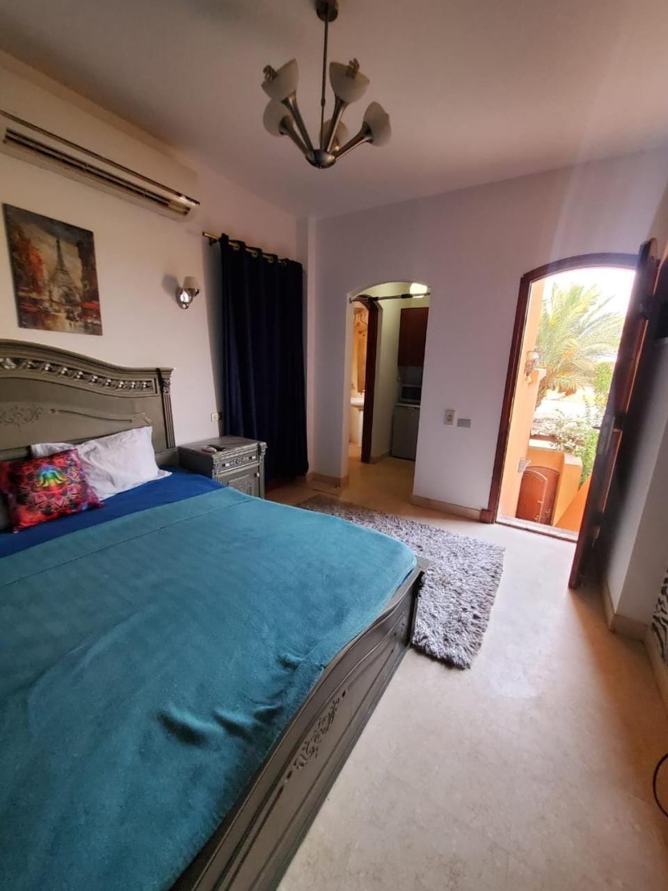 Bed, Living room, Bedroom