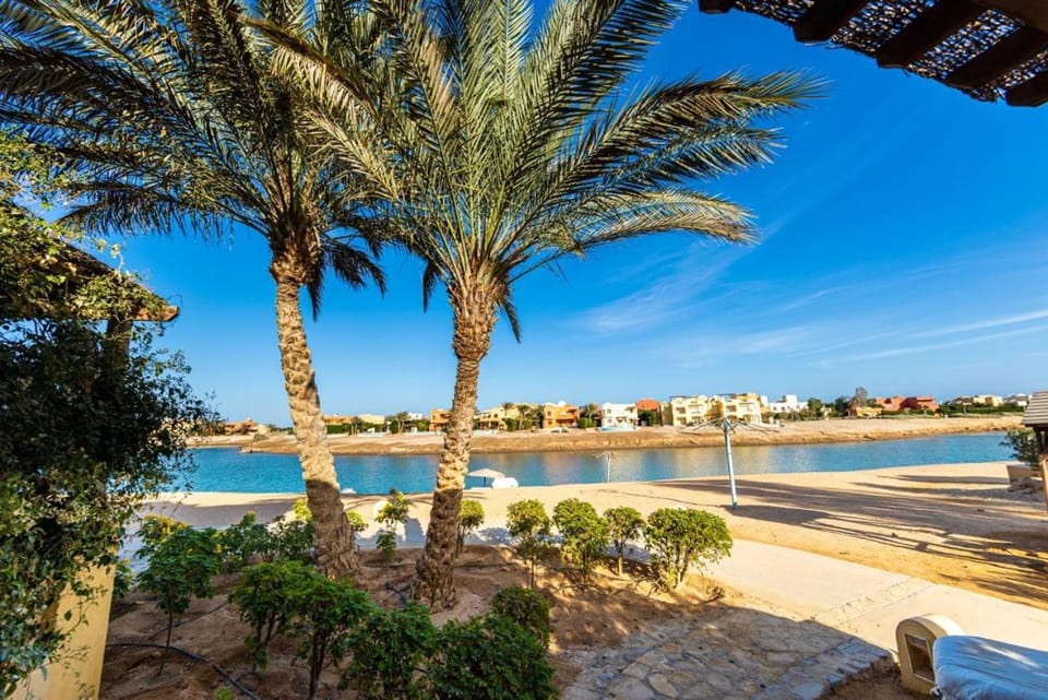 Nearby landmark, Spring, Day, Natural landscape, Beach, City view, Lake view, River view, Sea view