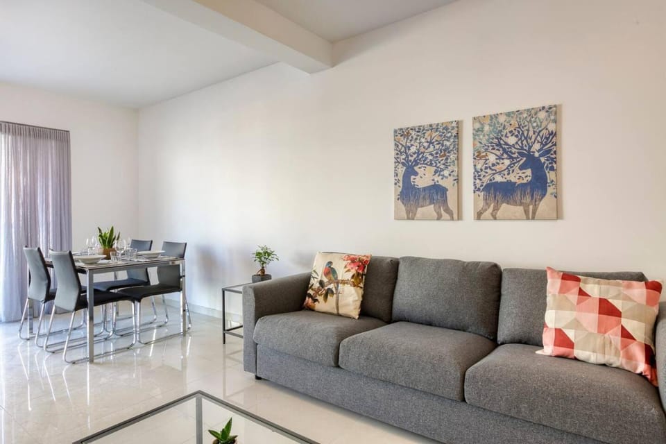 Beautiful Modern Central 2BR Apt Apartment in Malta