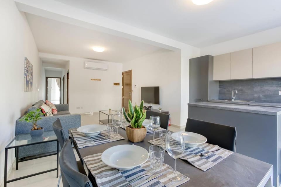 Beautiful Modern Central 2BR Apt Apartment in Malta
