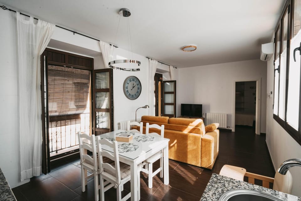 TV and multimedia, Kitchen or kitchenette, Living room, Dining area