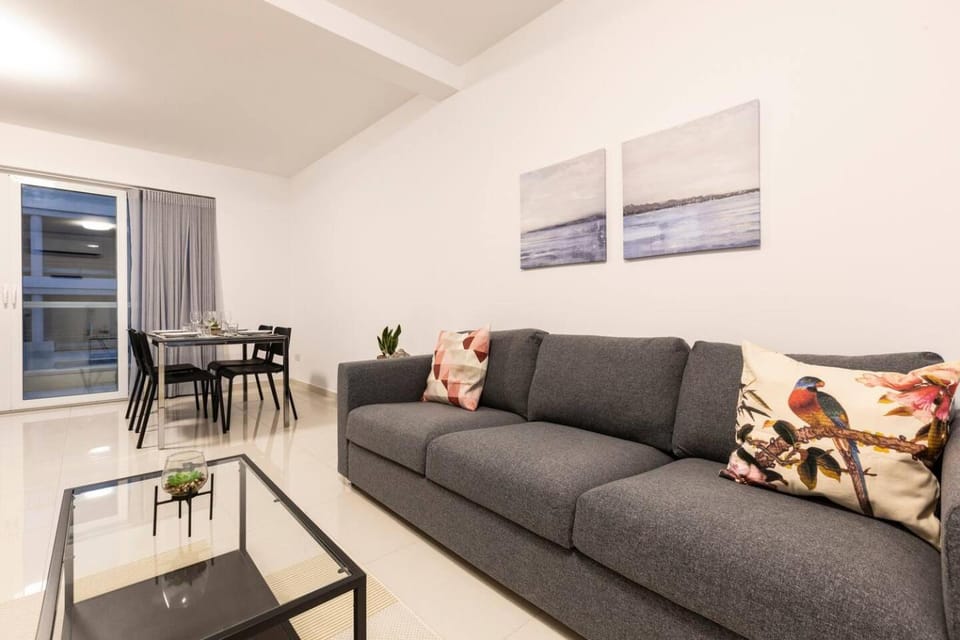 Beautiful Modern Central 2BR Apt Apartment in Malta