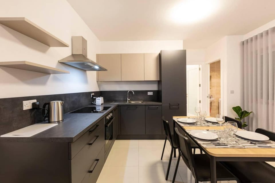 Beautiful Central Penthouse 1BR Apartment in Malta
