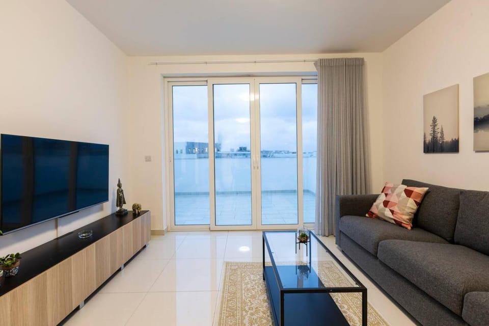 Beautiful Central Penthouse 1BR Apartment in Malta