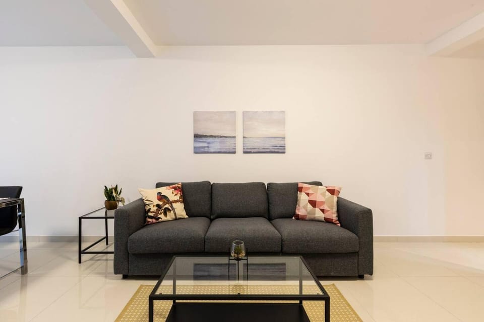 Beautiful Modern Central 2BR Apt Apartment in Malta