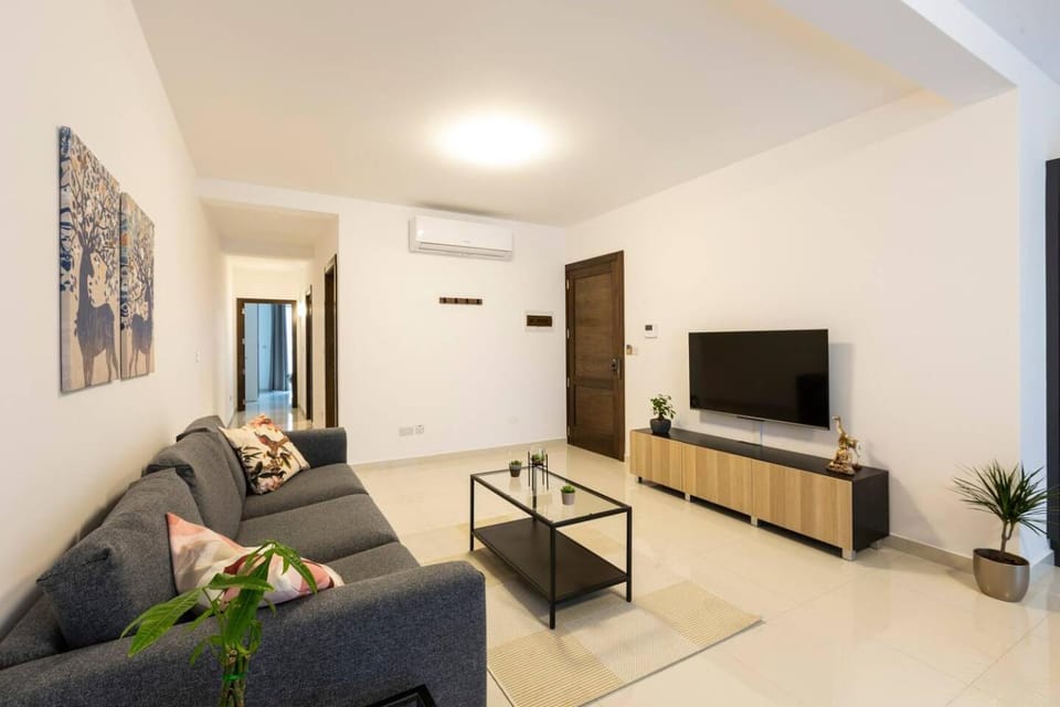 Beautiful Modern Central 2BR Apt Apartment in Malta
