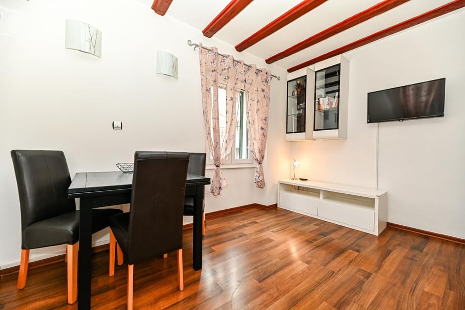 Communal lounge/ TV room, Living room, Seating area, Dining area