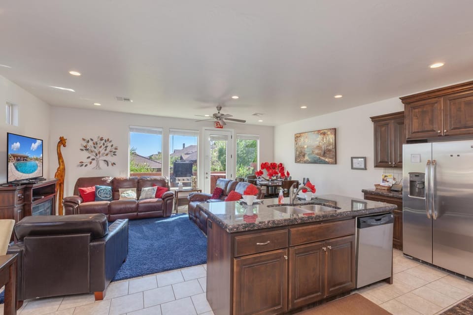 4194 Coral Ridge Resort Dog Friendly, BBQ grill, Private Hot Tub, Community Pool House in Washington