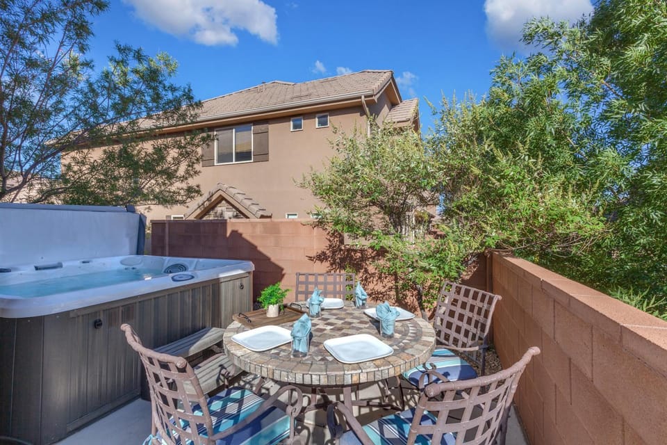 4194 Coral Ridge Resort Dog Friendly, BBQ grill, Private Hot Tub, Community Pool House in Washington