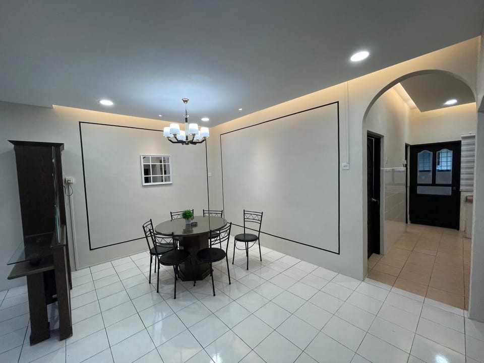Seating area, Dining area
