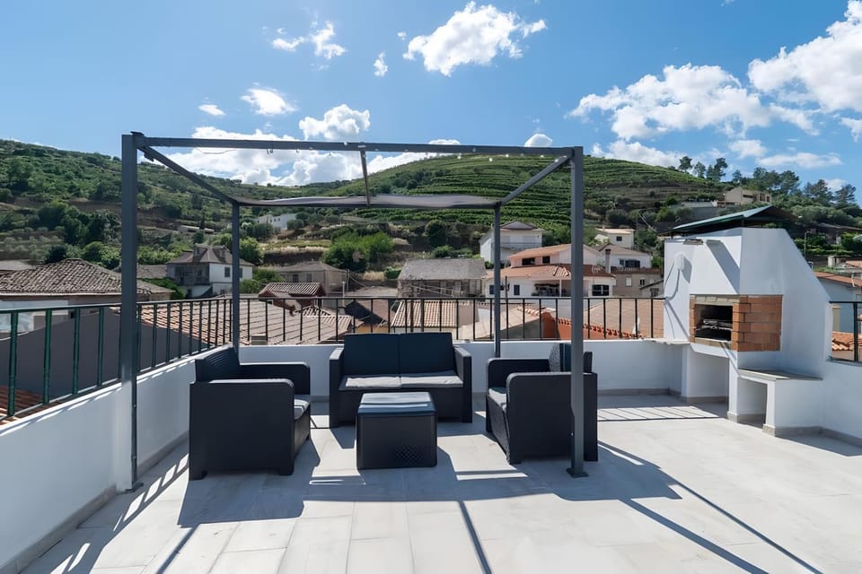 Property building, Balcony/Terrace, Living room