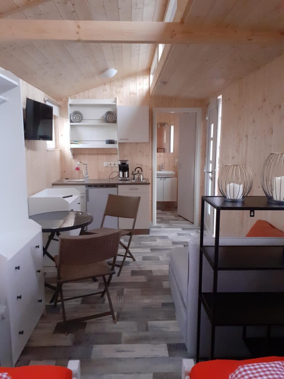 TV and multimedia, Kitchen or kitchenette, Photo of the whole room, Seating area, kitchen